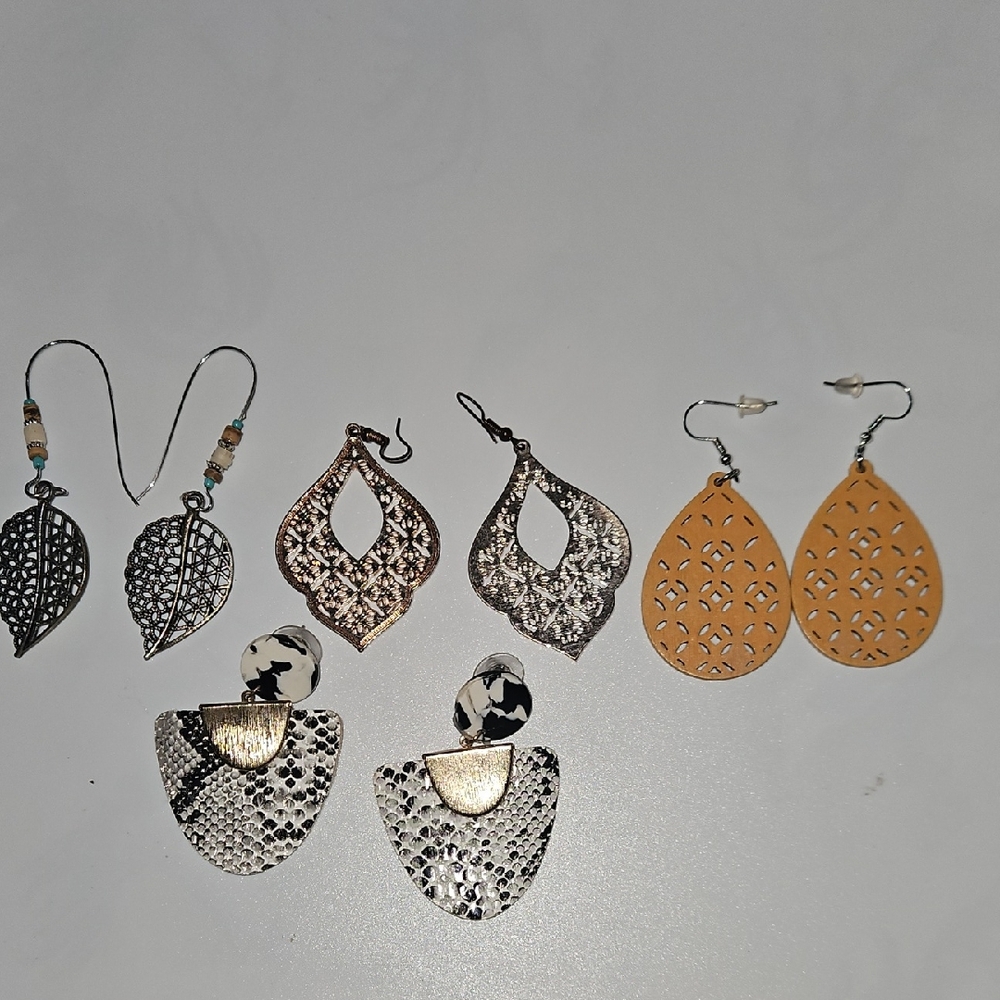 4 Pair Earrings